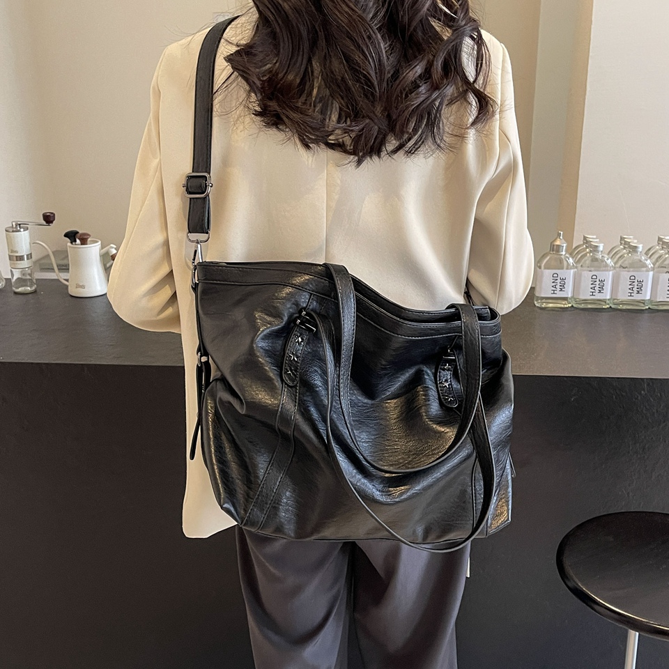 Big Black Shoulder crossbody B - Luxury Bags Of 2026 recension och pris